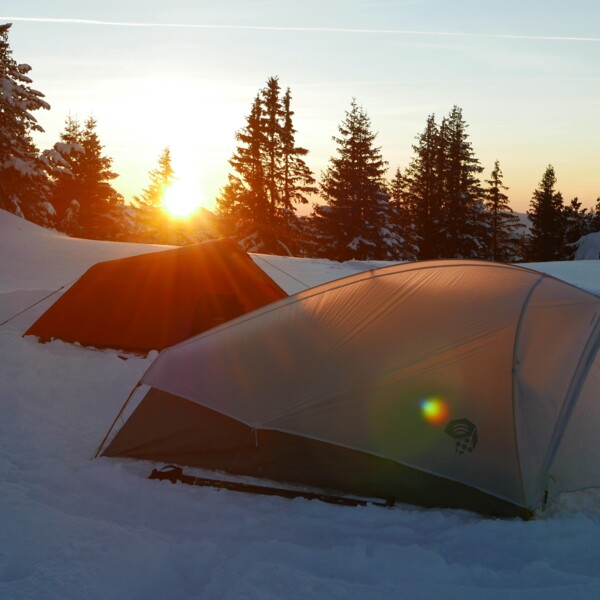 Un bivouac dans la neige