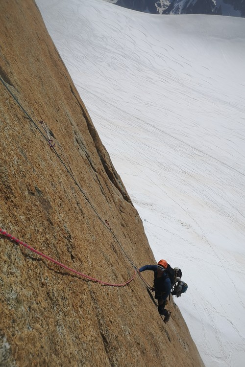 Aiguille du Midi Voie Rébuffat BaquetMassif du Mont Blanc Bureau des guides d'Annecy