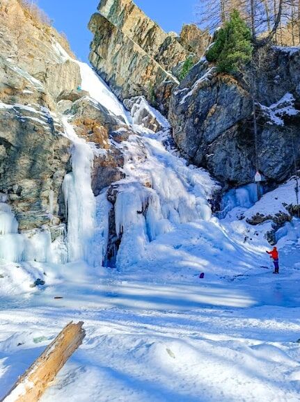 Initiation Cascade de glace dans les Aravis